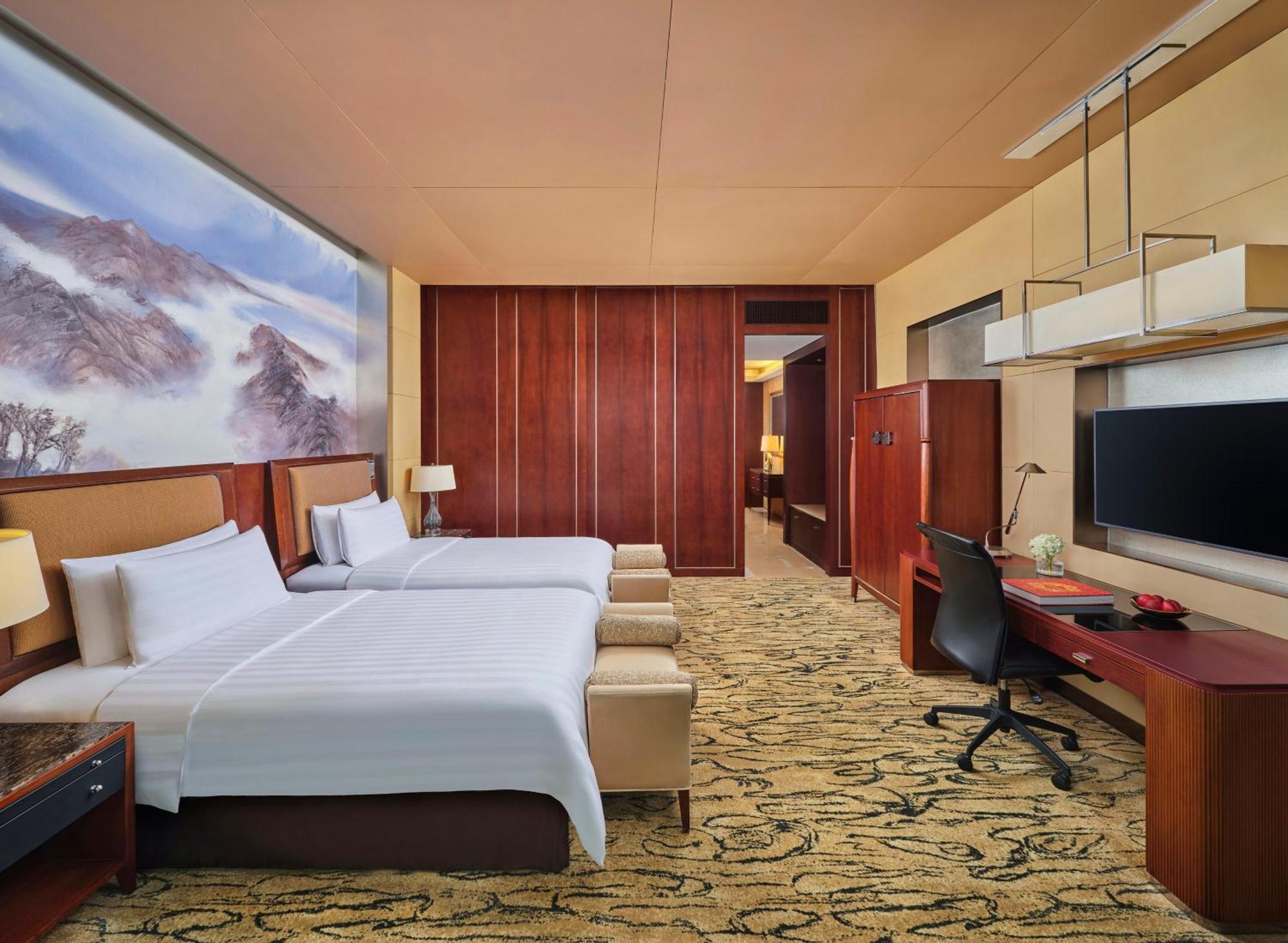 China World Summit Wing, 5*